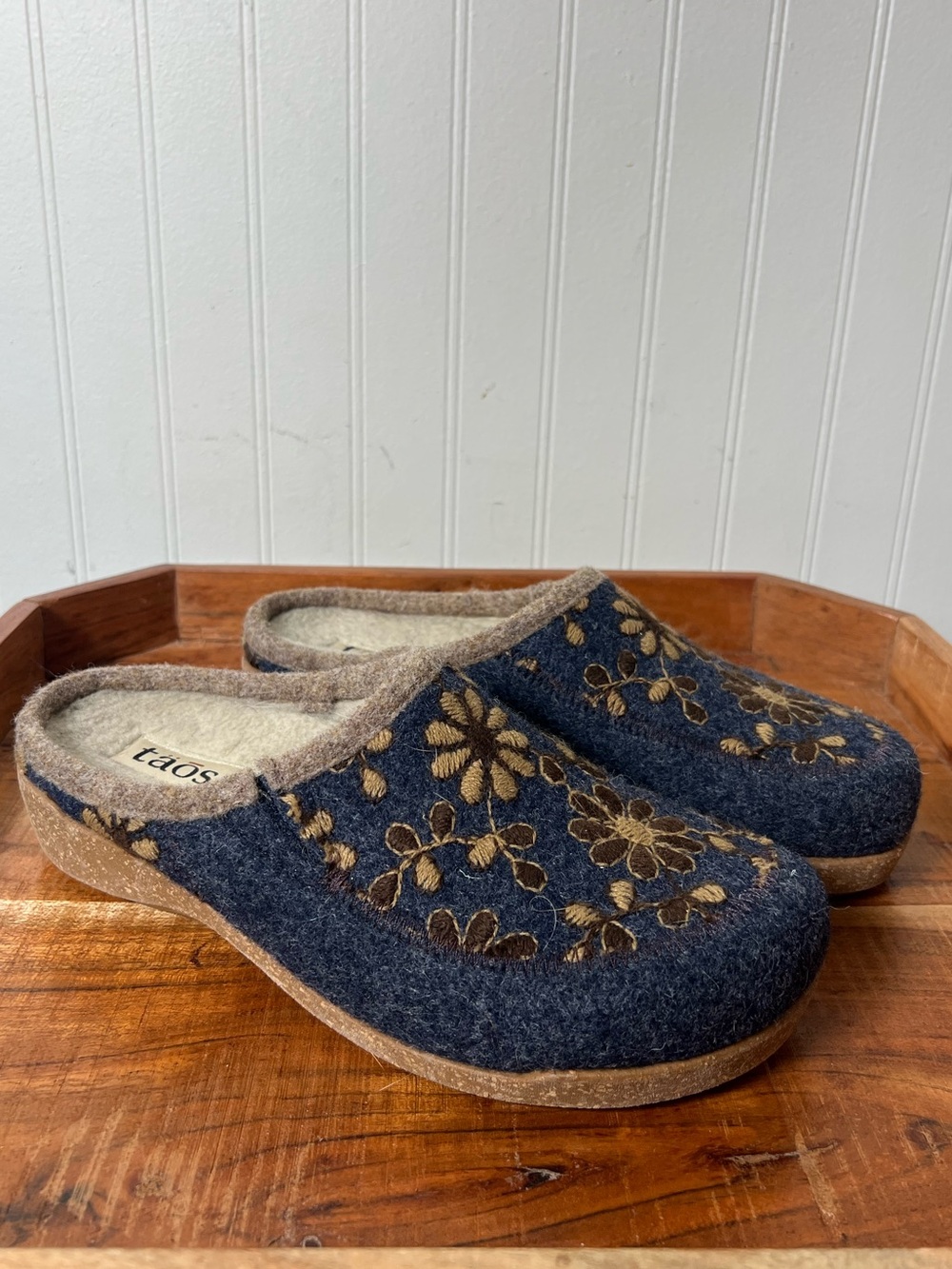 Taos Woolderness 2 Blue Wool Clog Floral Size 40 US 9 - 9.5
